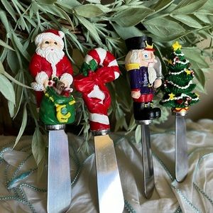 NEW 4 CHRISTMAS SPREADERS